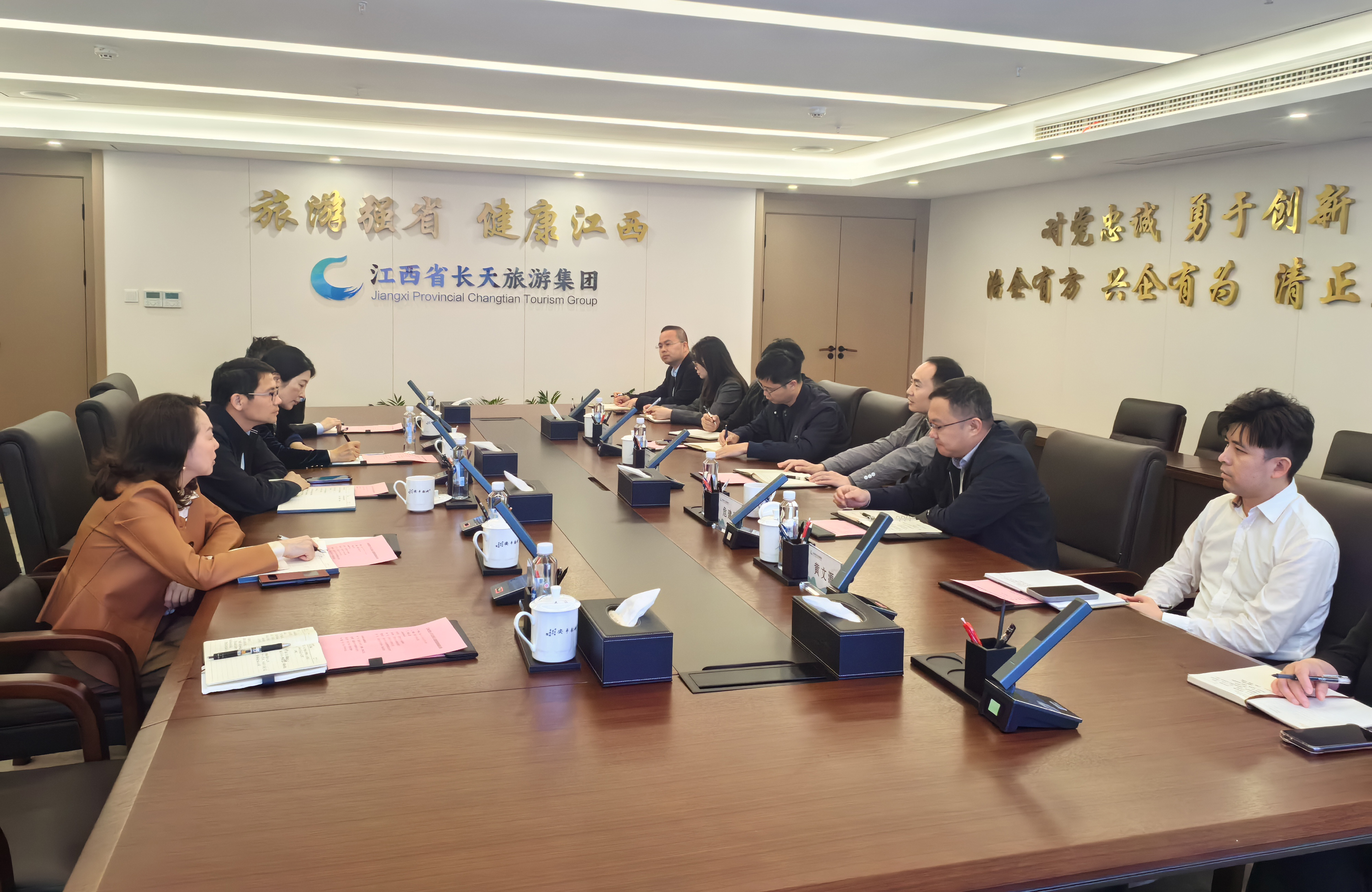 雷军荣一行前往长天旅游集团拜访交流