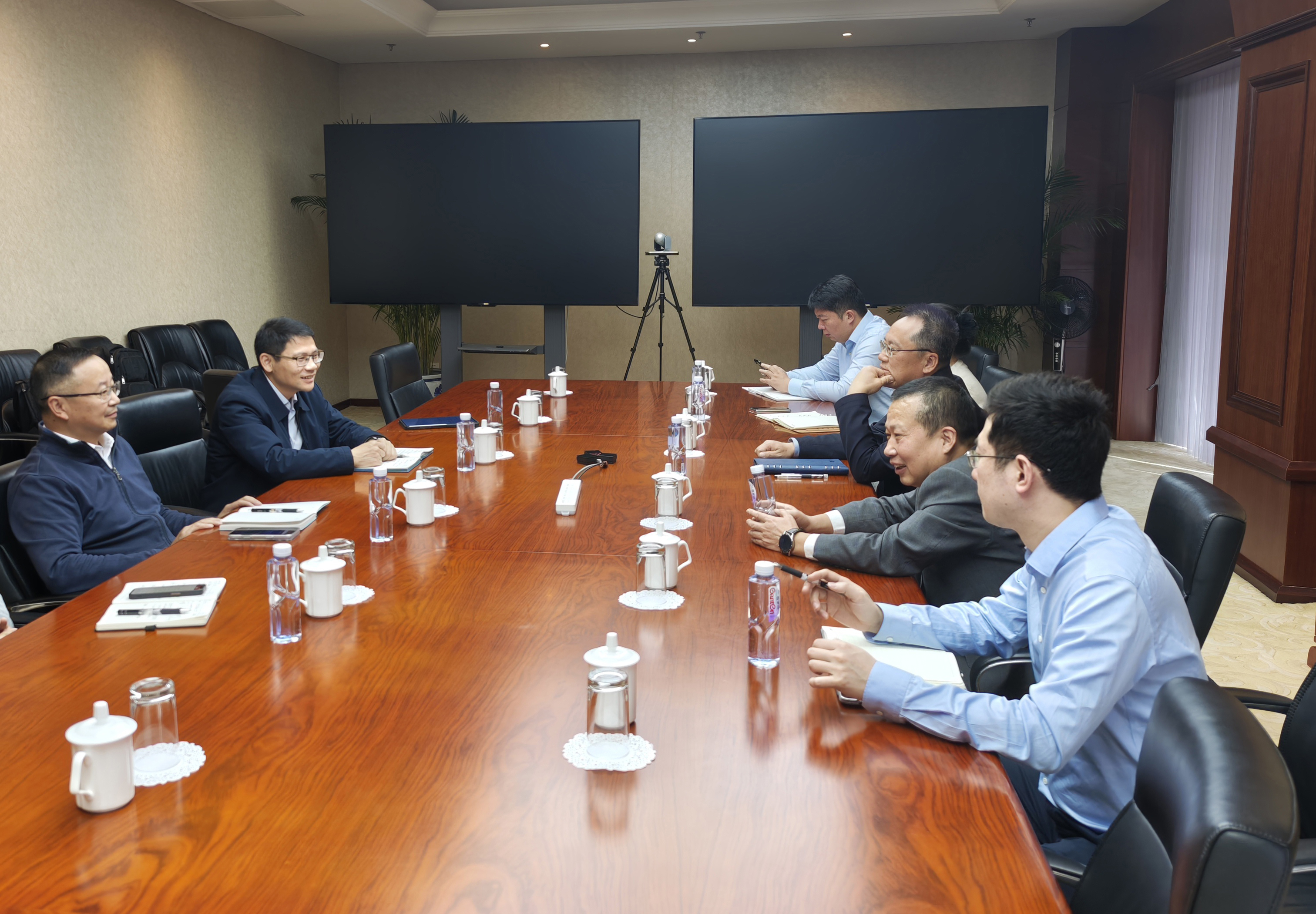 雷军荣一行前往北京开展拜访交流活动